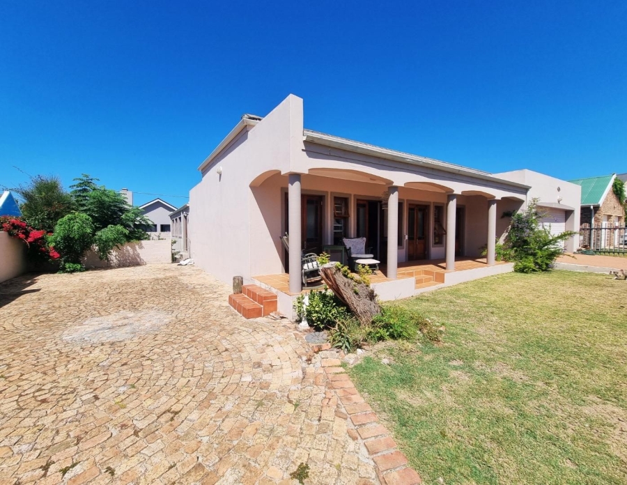 3 Bedroom Property for Sale in Sandbaai Western Cape